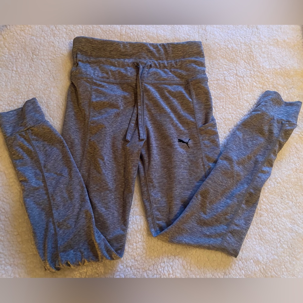 Women’s grey Puma yoga pants size small